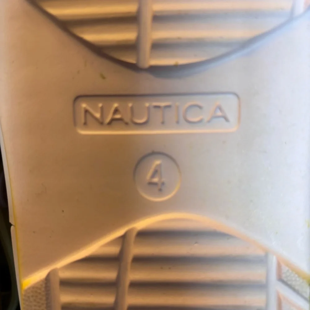 Nautica Kids Pastel Clogs with Daisy Accent Yellow Pink White Purple Girl Size 4
